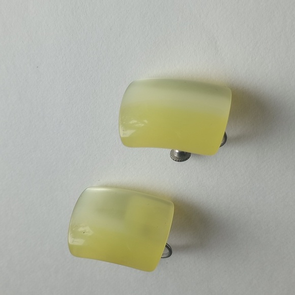Luminous lemon moonglow rectangular clip-on earrings - Picture 3 of 6